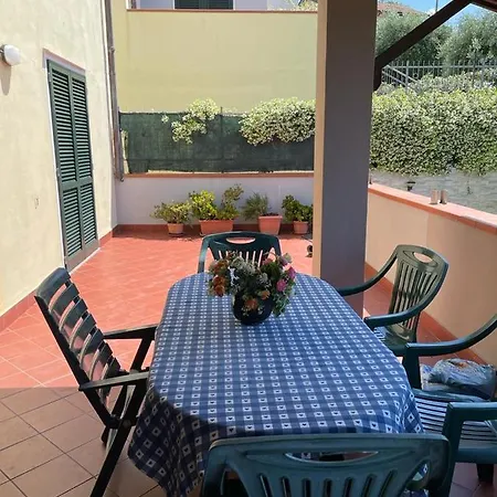 Casa Nora Giardino E Box Auto La Spezia