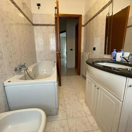 Casa Nora Giardino E Box Auto Διαμέρισμα *