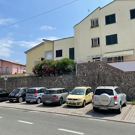 Casa Nora Giardino E Box Auto Apartment