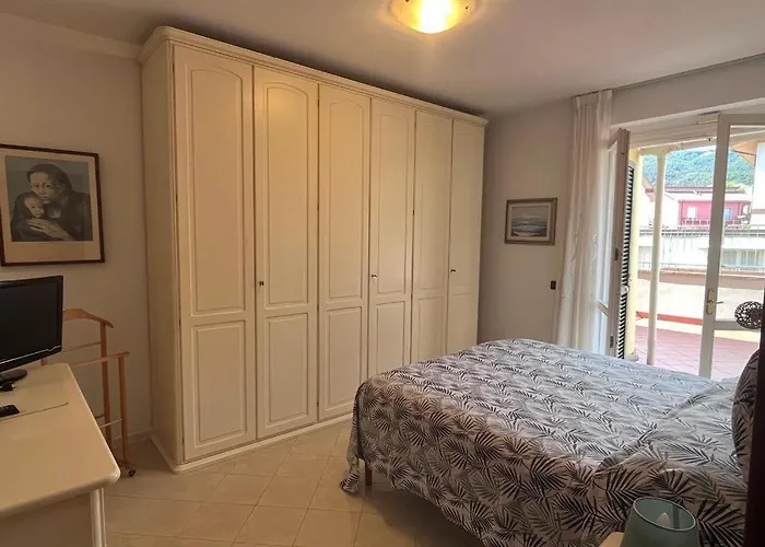 Casa Nora Giardino E Box Auto Апартаменты *